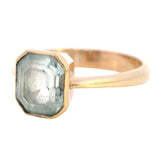 ELEGANT 9CT YELLOW GOLD SINGLE STONE TOPAZ RING