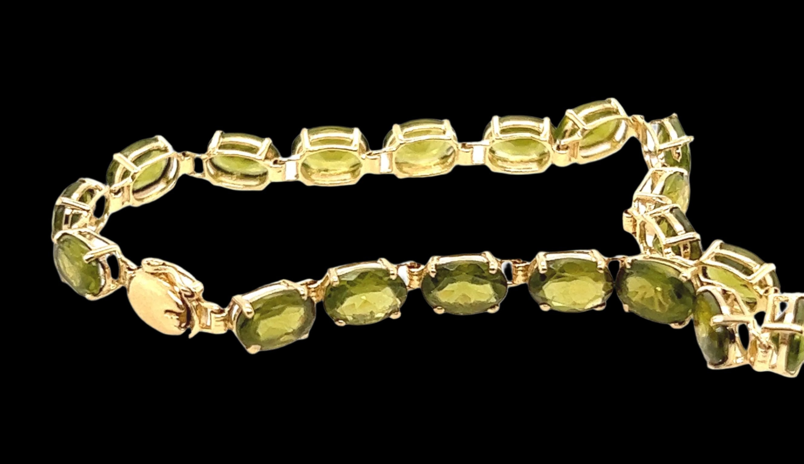 14ct Yellow Gold & 18 Stone Peridot Bracelet