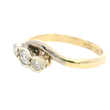 EXQUISITE 18CT YELLOW & WHITE GOLD 3 STONE DIAMOND RING