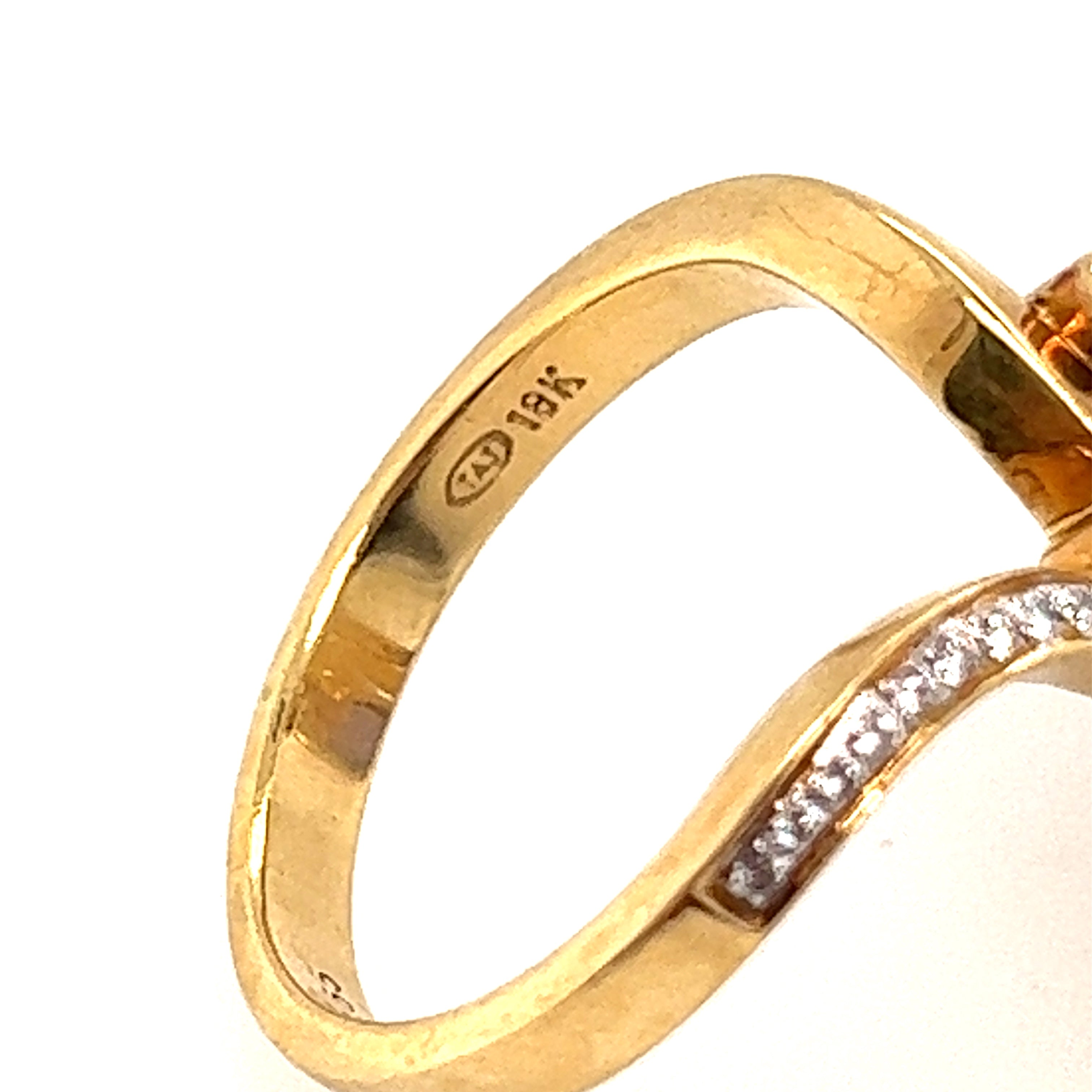 Tanzanite and Diamond Ring set in 18ct Yellow Gold