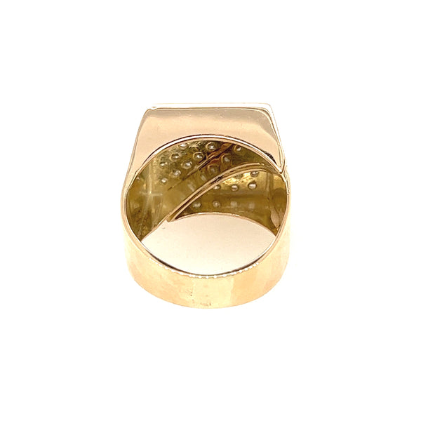 Diamond Ring set in Yellow Gold
