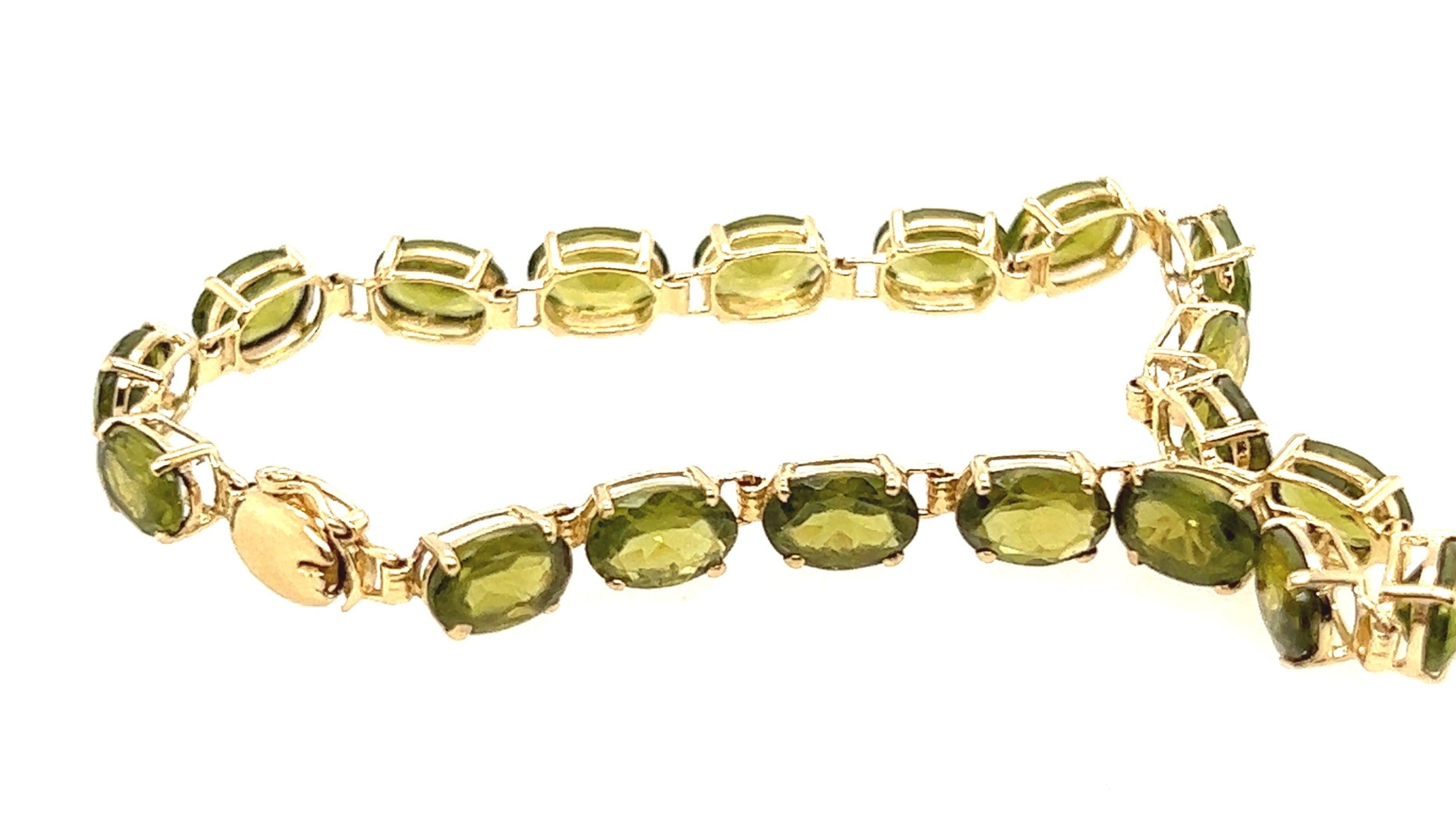 14ct Yellow Gold & 18 Stone Peridot Bracelet
