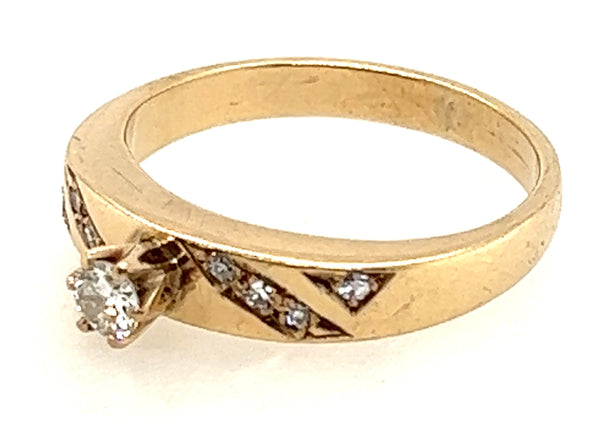 Diamond & 9ct Yellow Gold Ring Engagement Ring